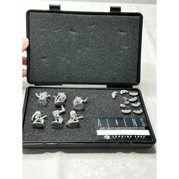 Ridolfi Fox Warrior Figures With Case Aliens - Picture 2 of 6